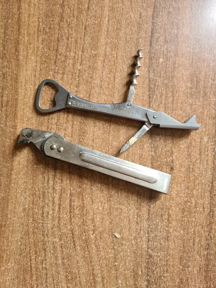 Starý otvírák na konzervy, vývrtka,  2x