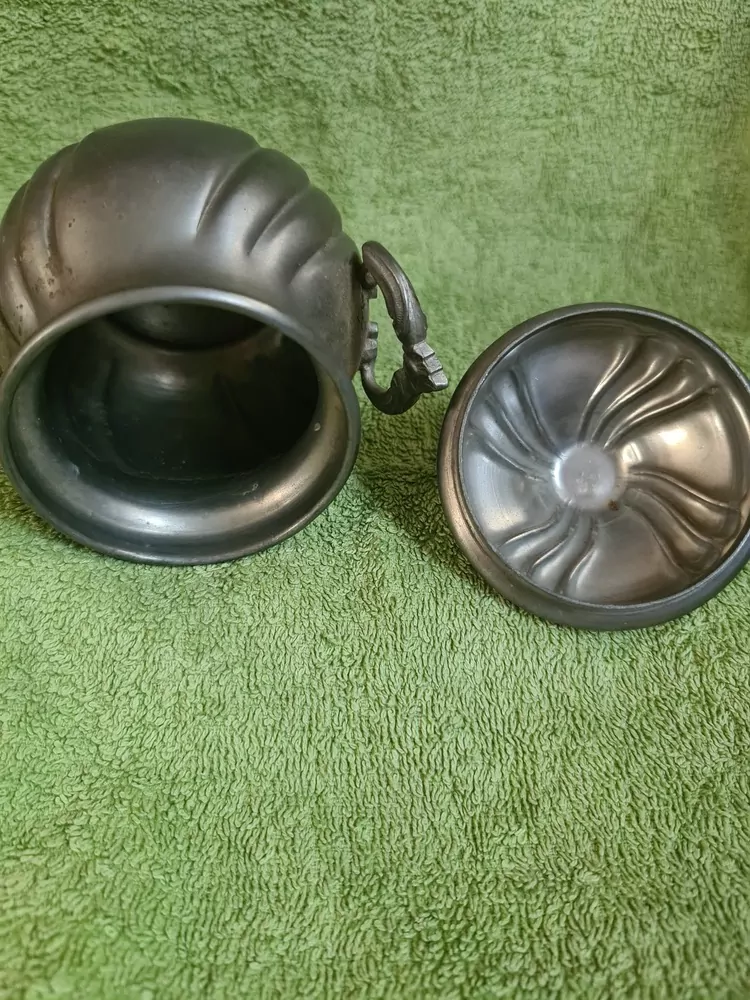 Starožitná kovová cukřenka, dóza, značeno LAVORAZIONE A MANO RAMA PELTRO 95%