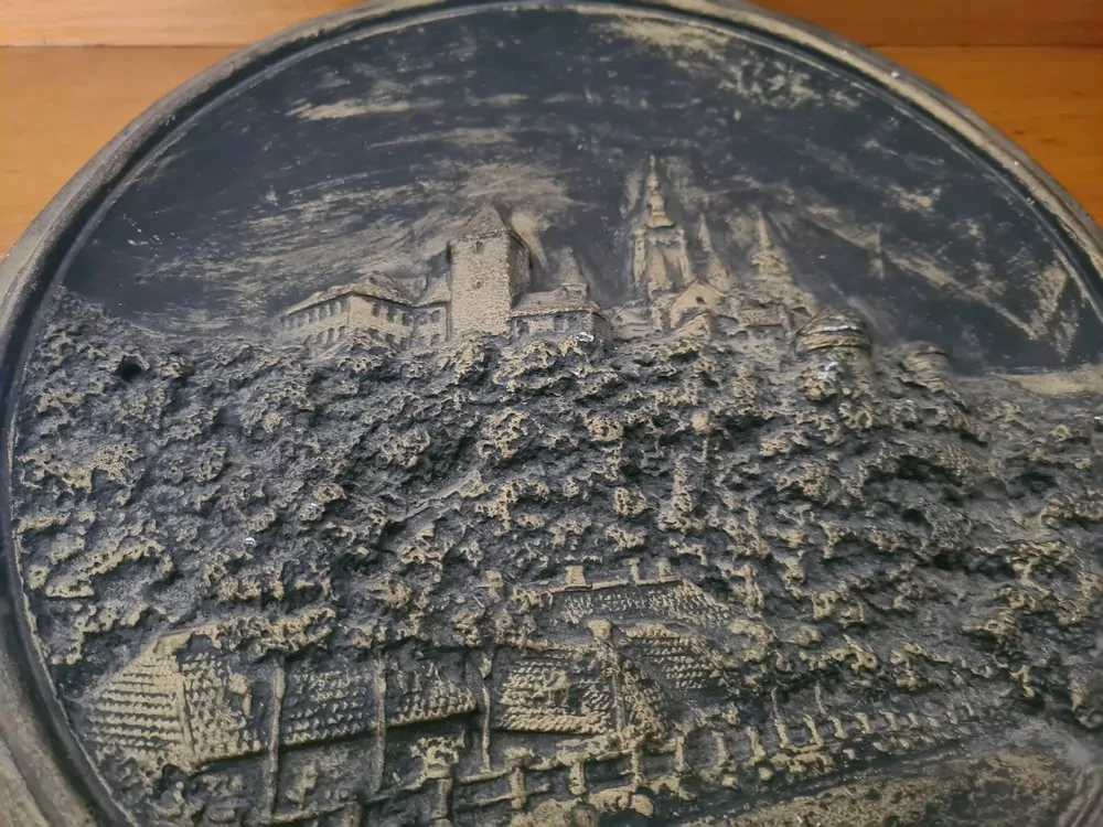 Reliéf Hradčany, k zavěšení, průměr 32,5cm