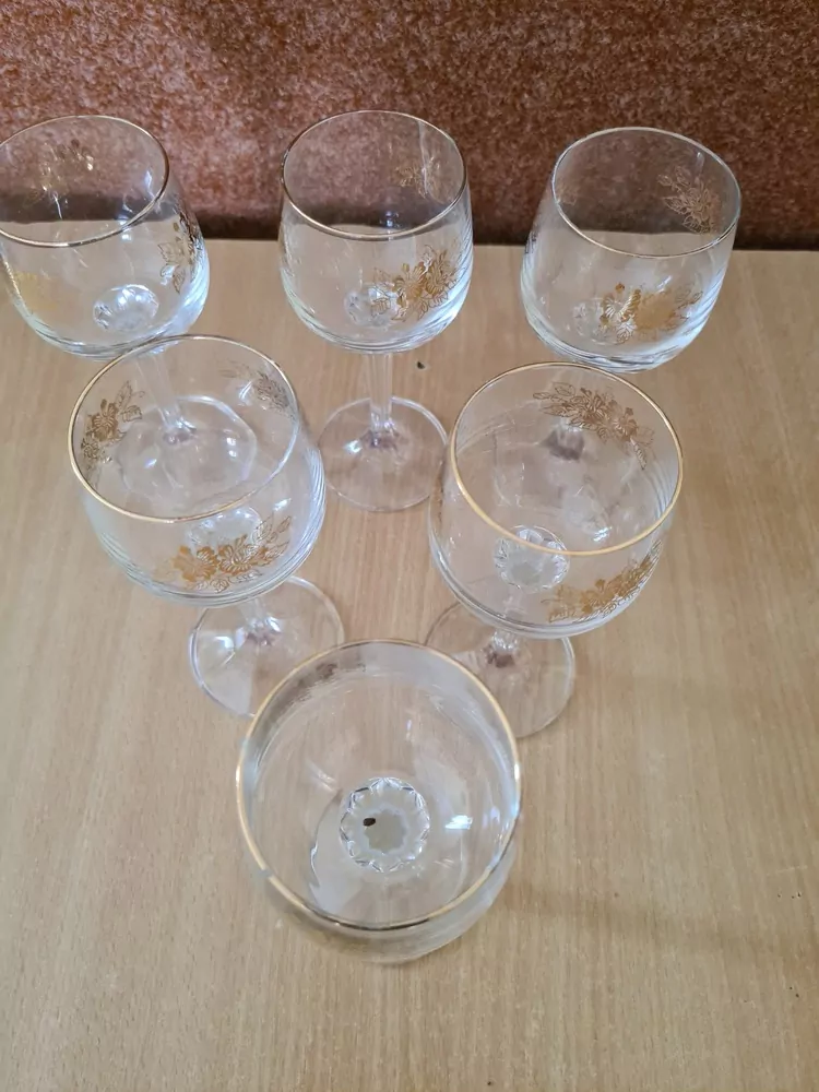 Sklenice na víno, 6x, zlaté zdobení, cena za vše 