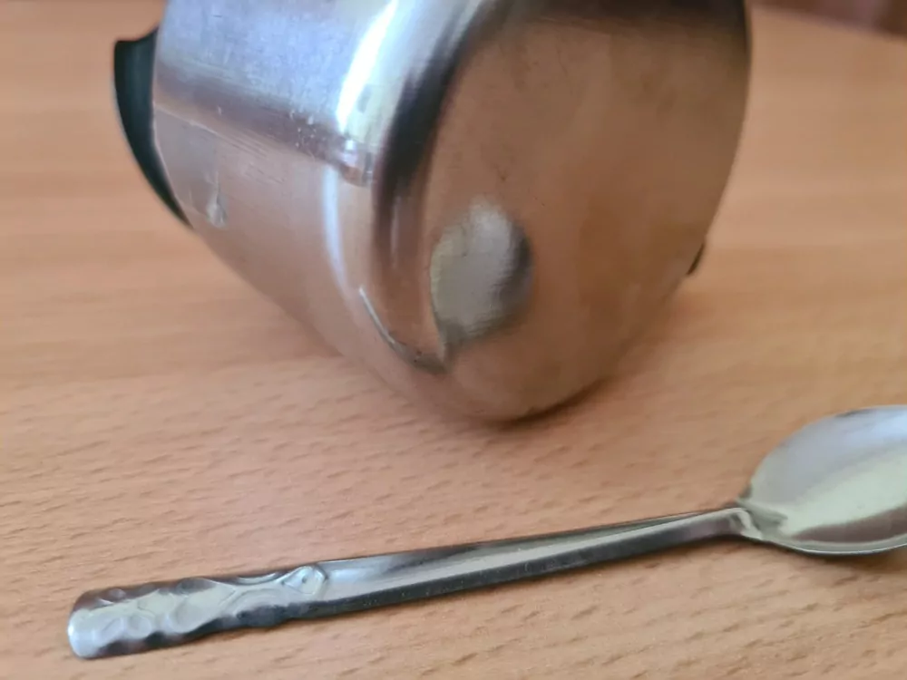 Cukřenka se lžičkou, kov