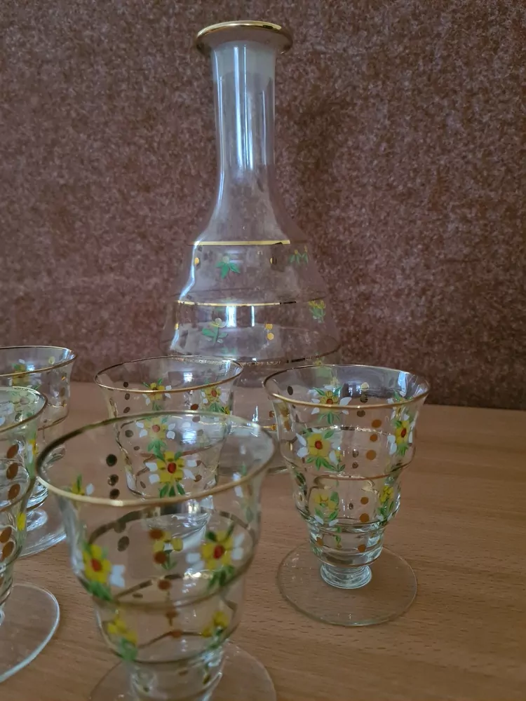 Starožitná malovaná karafa se šesti skleničkami na likér, počátek 20stol.