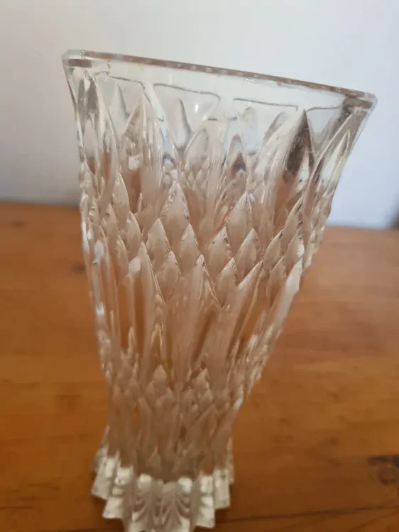 Váza, lisované sklo, výška 20cm