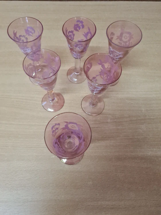 Skleněná souprava, karafa se zátkou a 6x štamprle, panák 