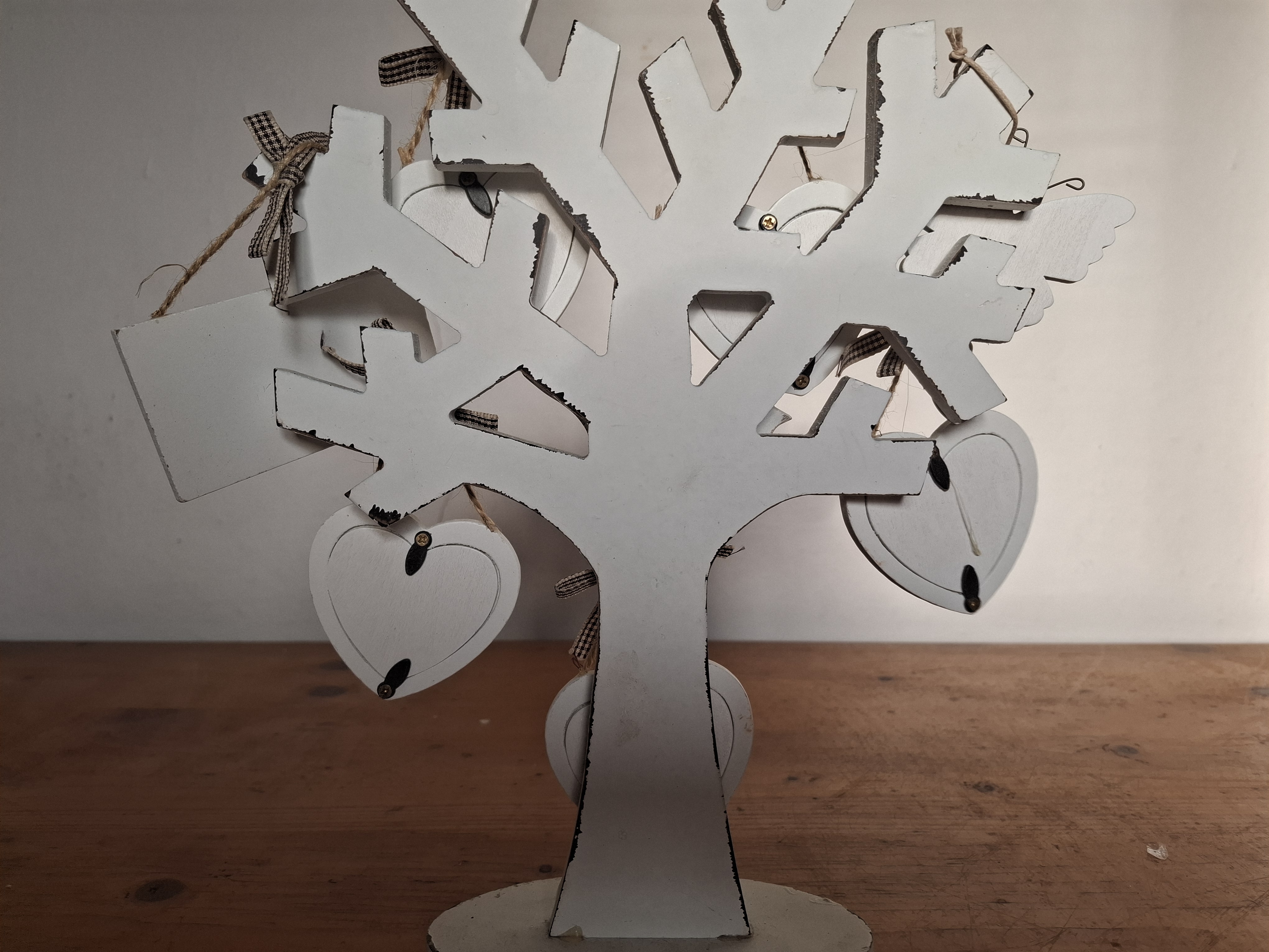 Dekorace, dřevěný strom se srdíčky na fotky 