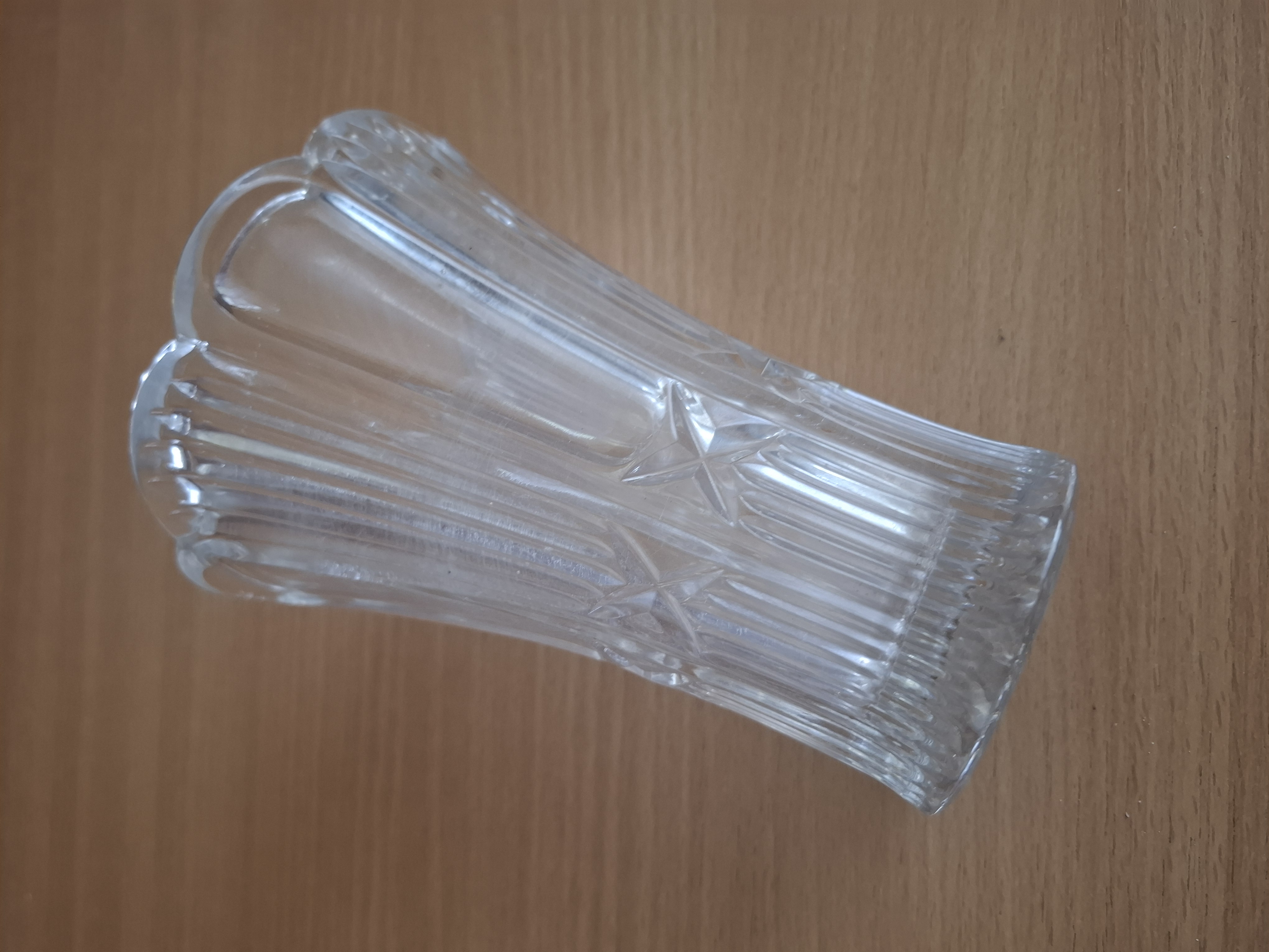 Retro váza, vázička, lisované sklo, výška 13cm, bez poškození 