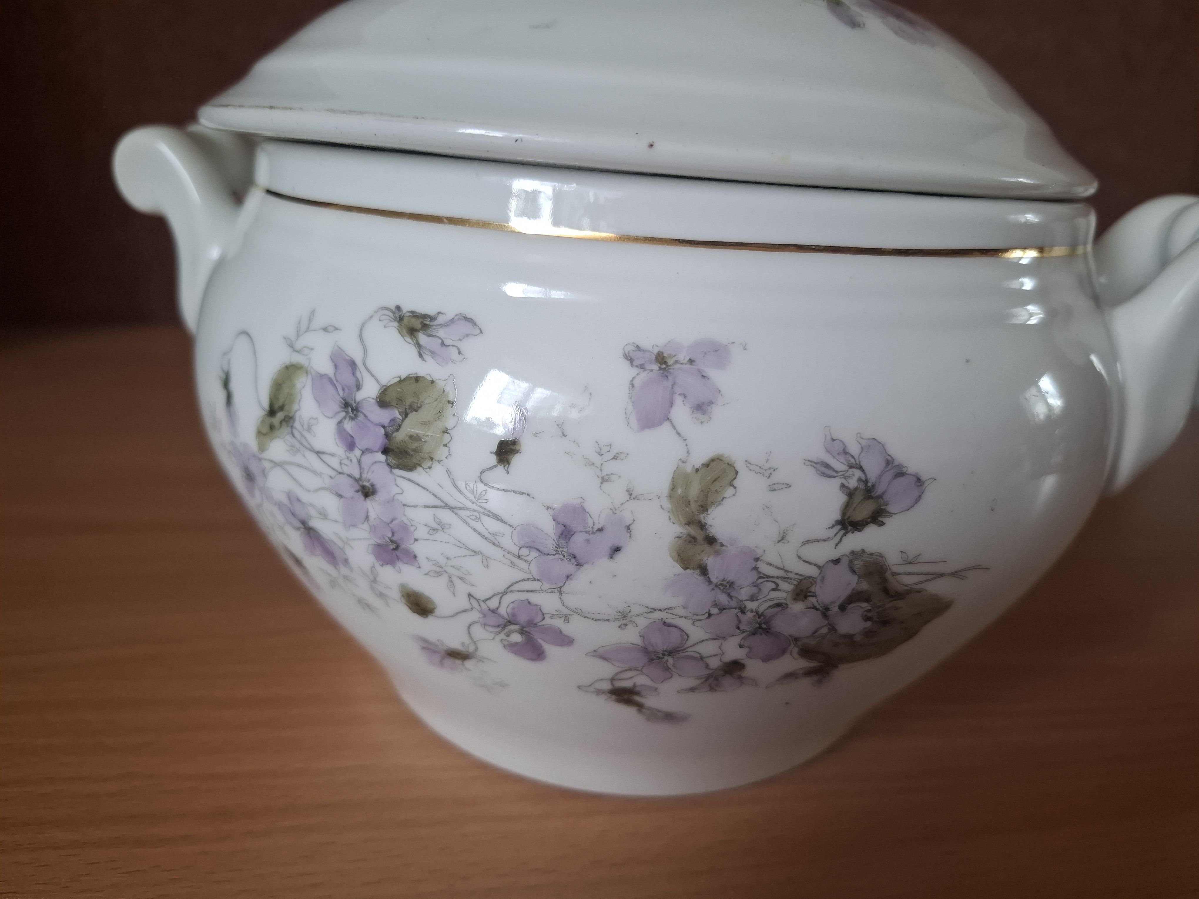 Terina, polévková mísa fialky zn. číslo 