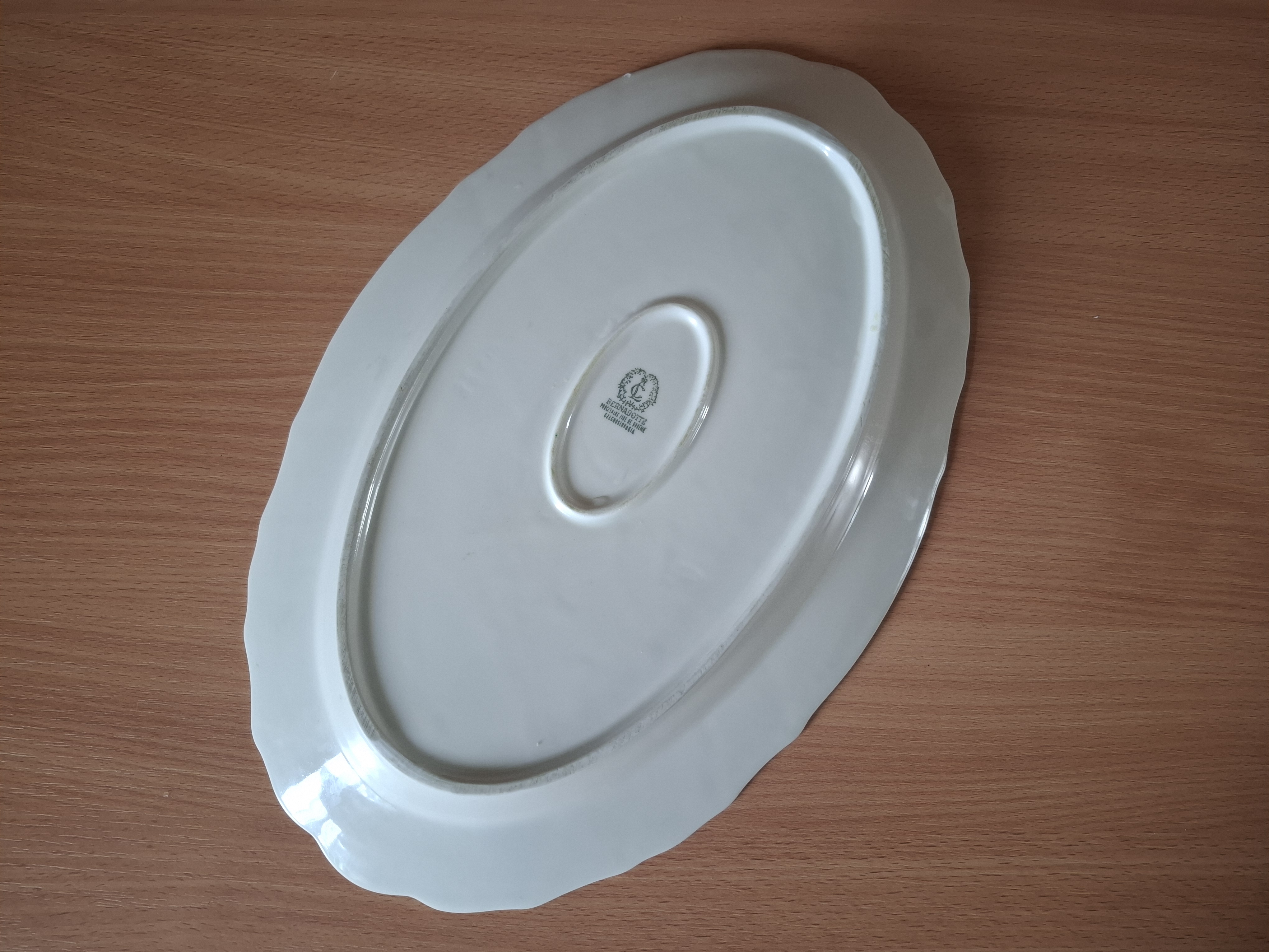 Servírovací talíř, kytičky, zlatý lem, Bernadotte Czechoslovakia 