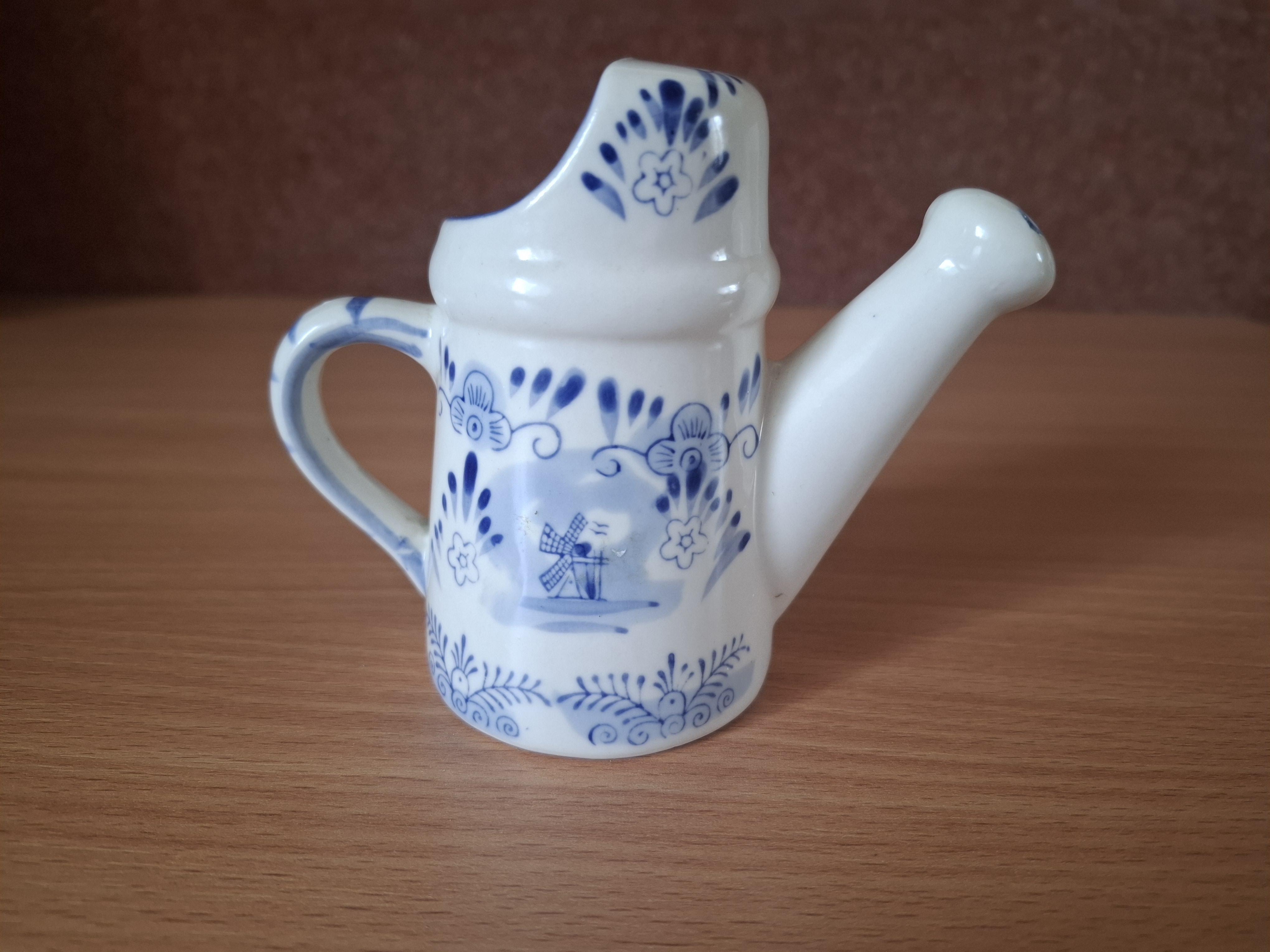 Porcelánová konvička, mlýny, Holandsko