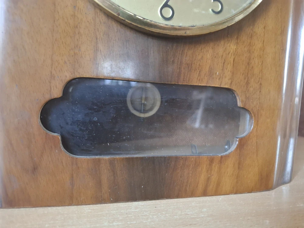 Starožitné nástěnné hodiny s klíčkem, funkční, Czechoslovakia