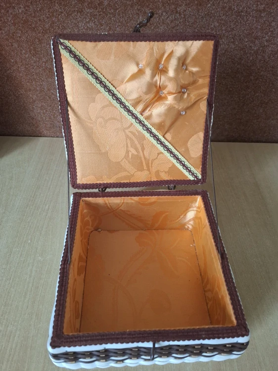 Retro box na šití a jiné poklady. Velice dobrý stav,