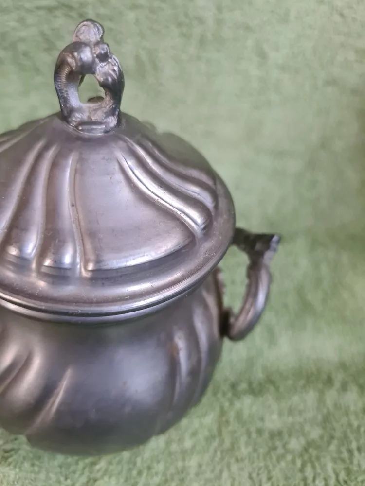 Starožitná kovová cukřenka, dóza, značeno LAVORAZIONE A MANO RAMA PELTRO 95%