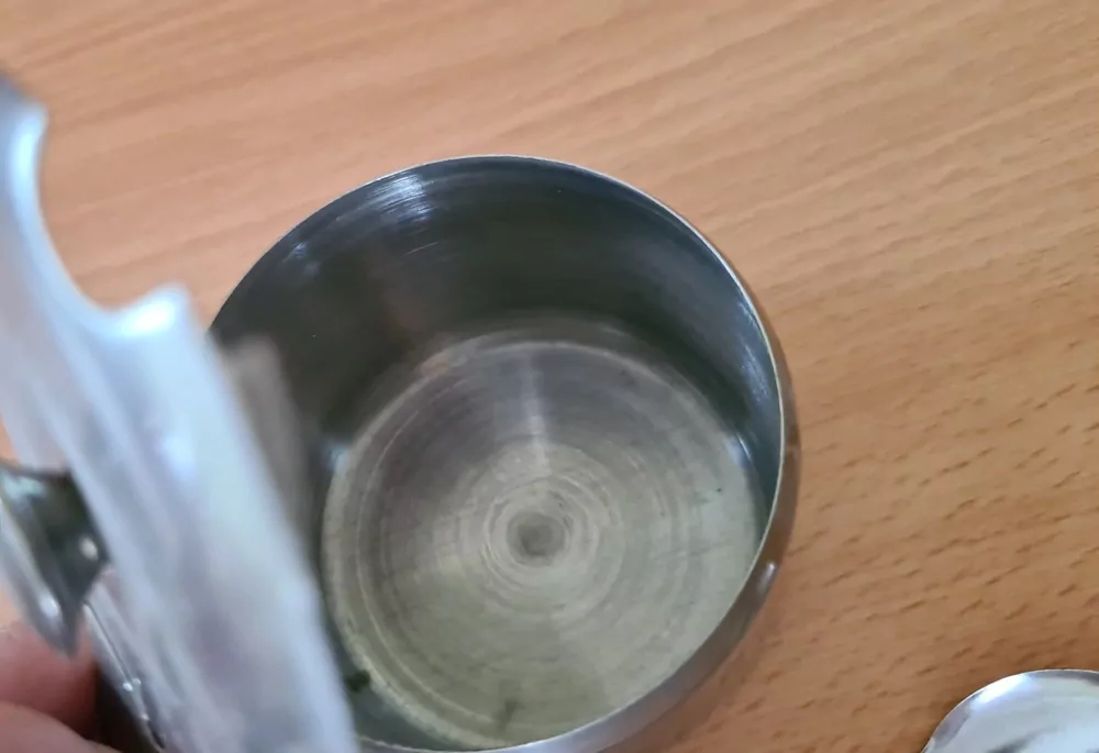 Cukřenka se lžičkou, kov