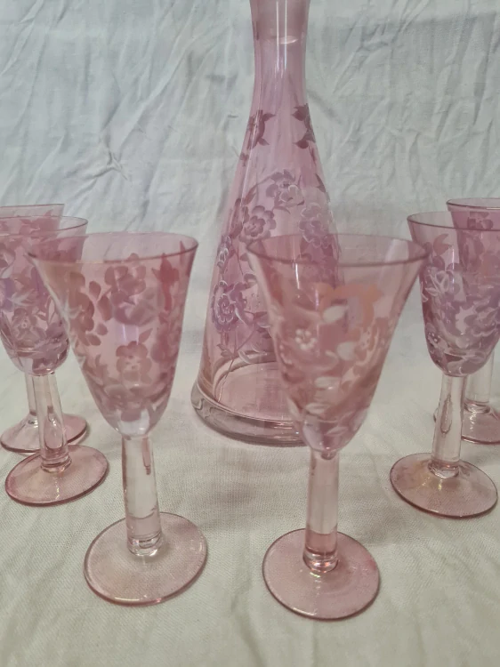 Skleněná souprava, karafa se zátkou a 6x štamprle, panák 