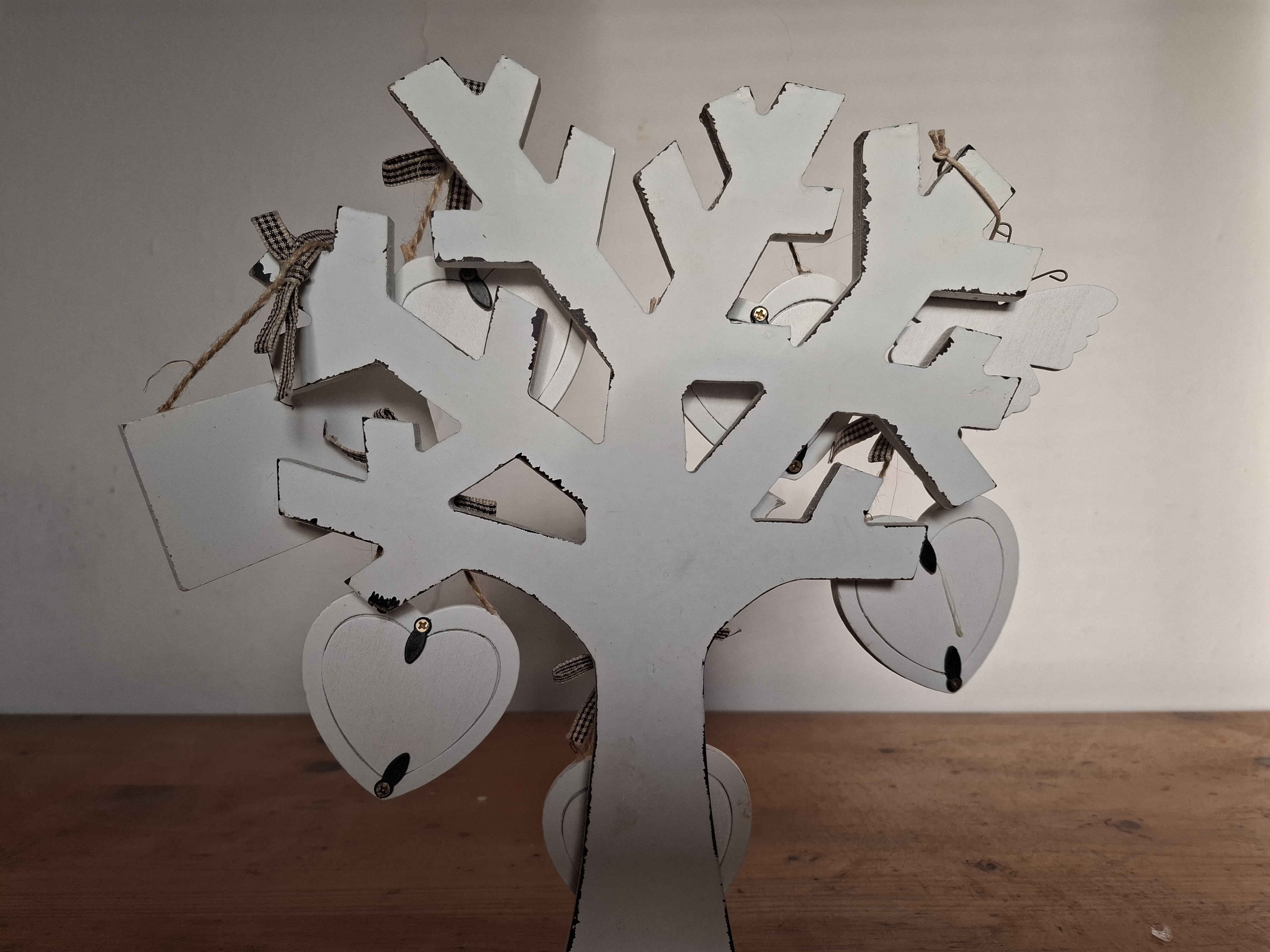 Dekorace, dřevěný strom se srdíčky na fotky 