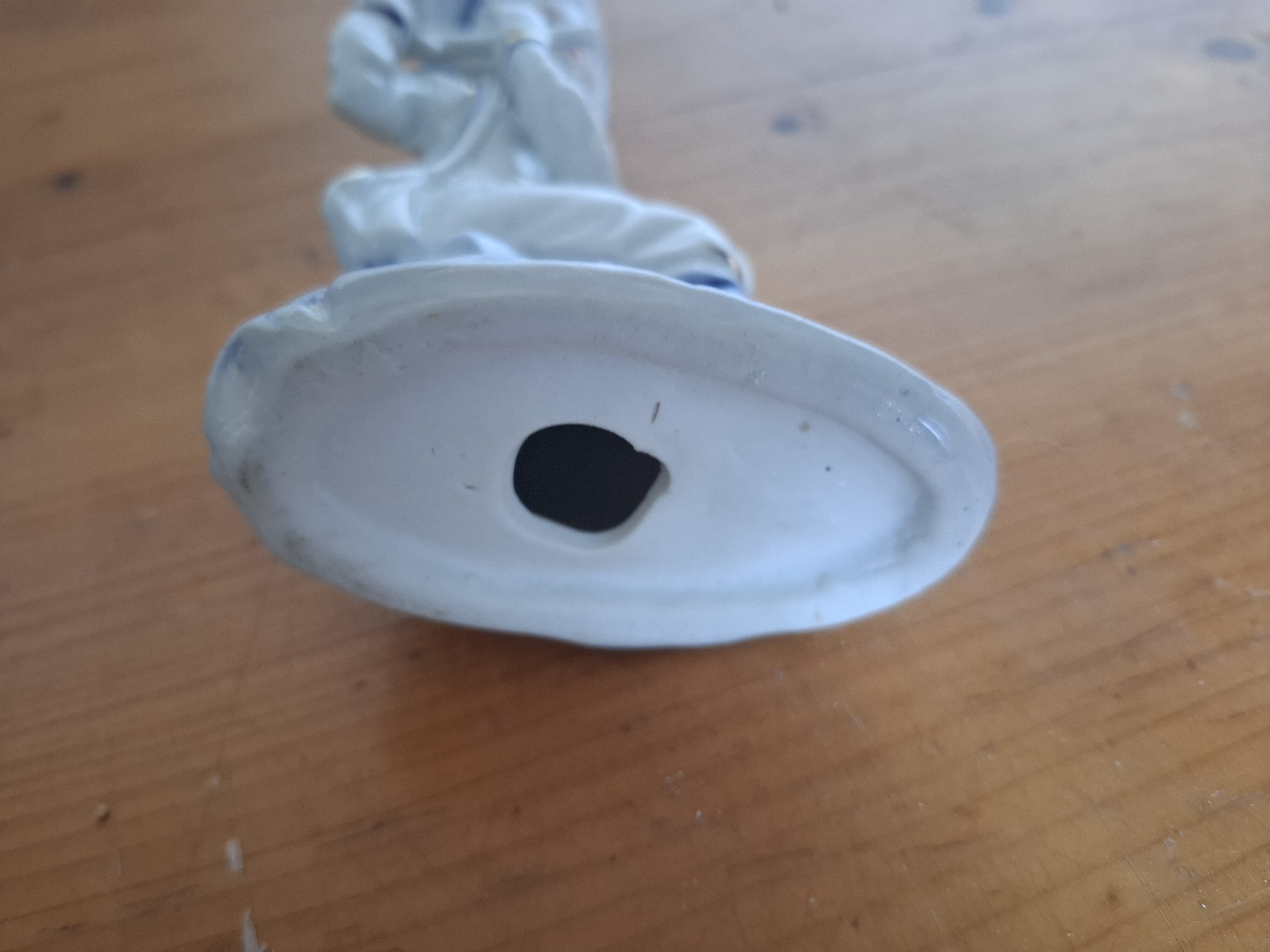 Porcelánová soška muzikant, 15x9cm