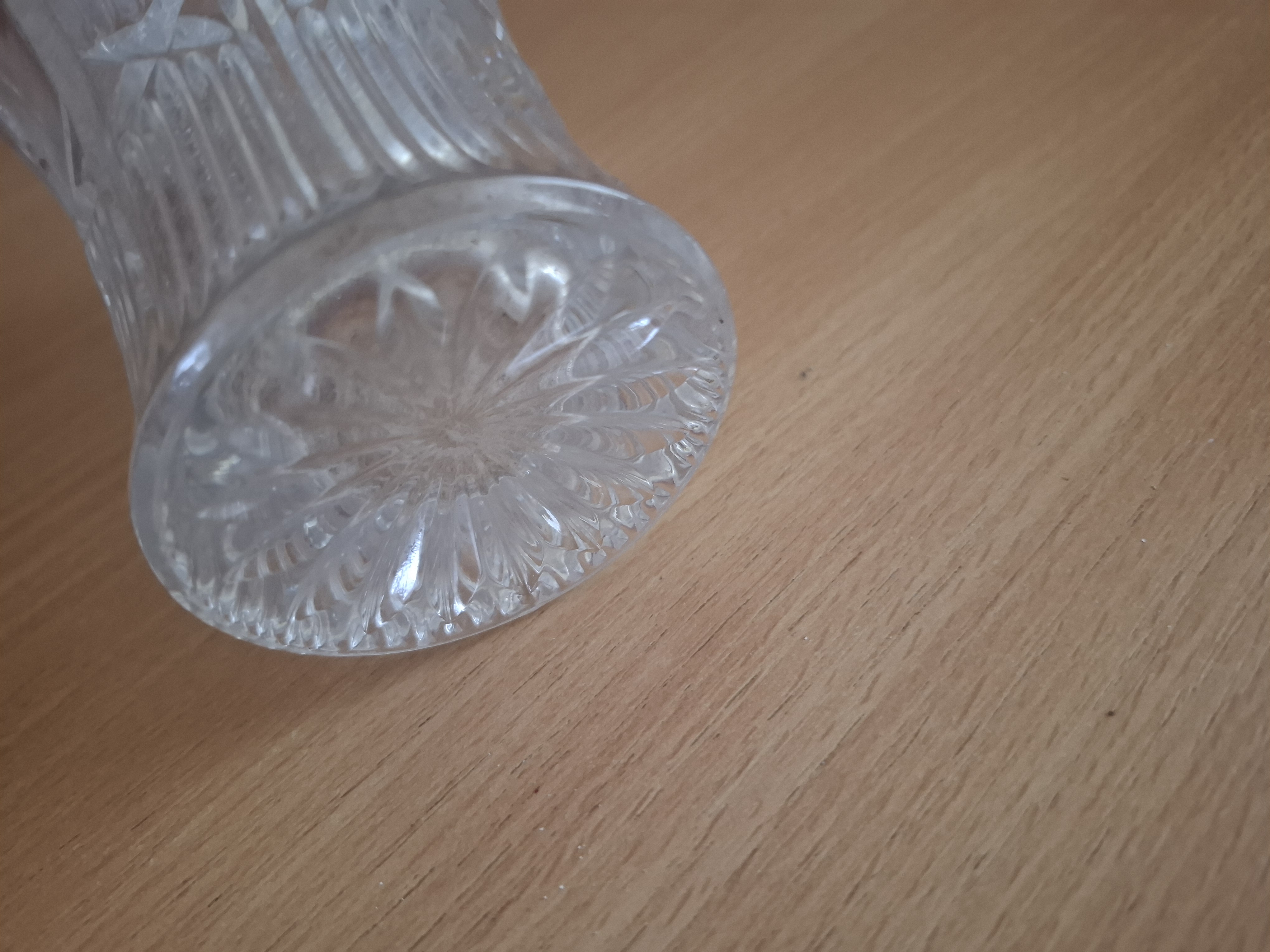 Retro váza, vázička, lisované sklo, výška 13cm, bez poškození 