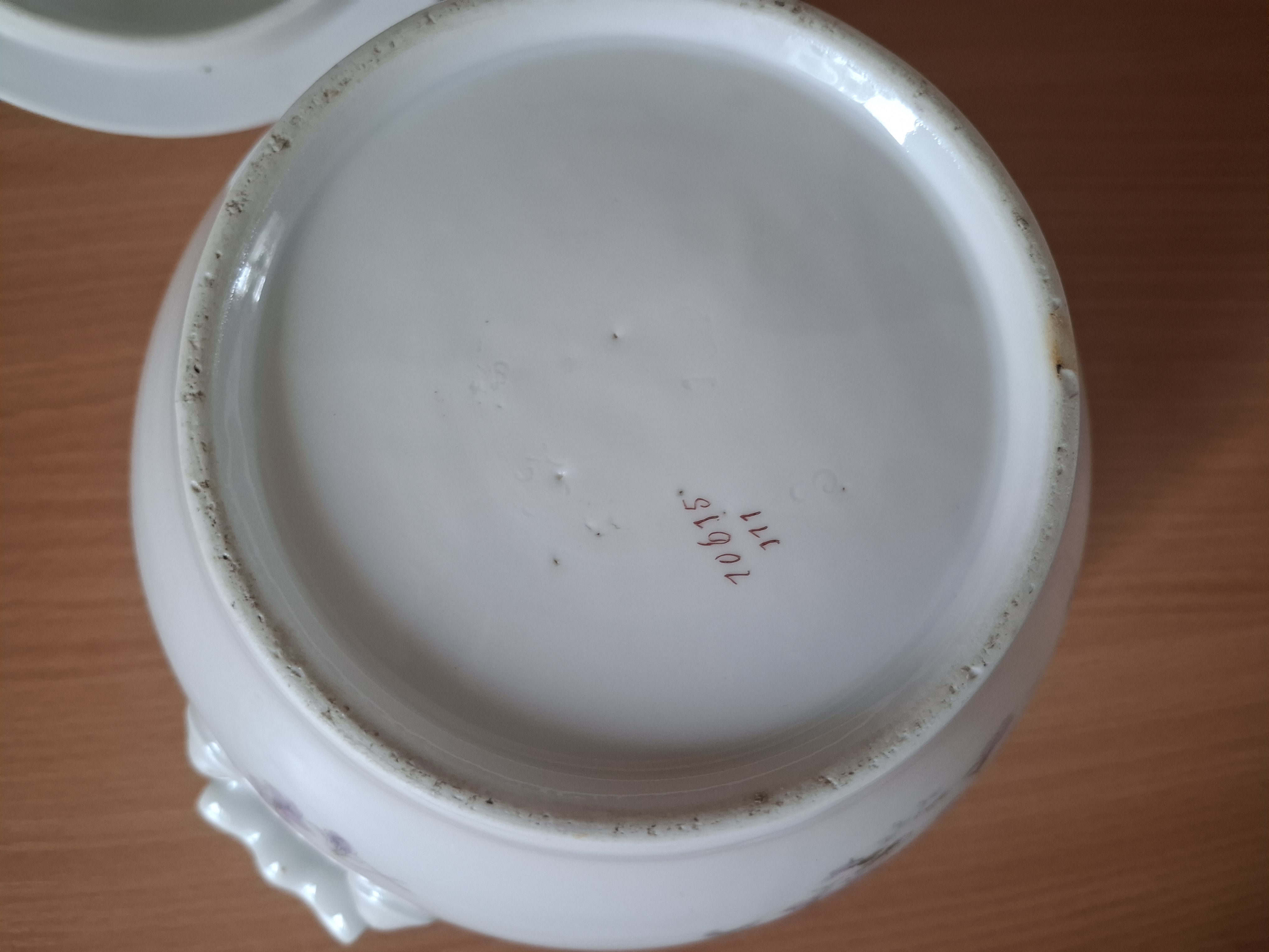 Terina, polévková mísa fialky zn. číslo 