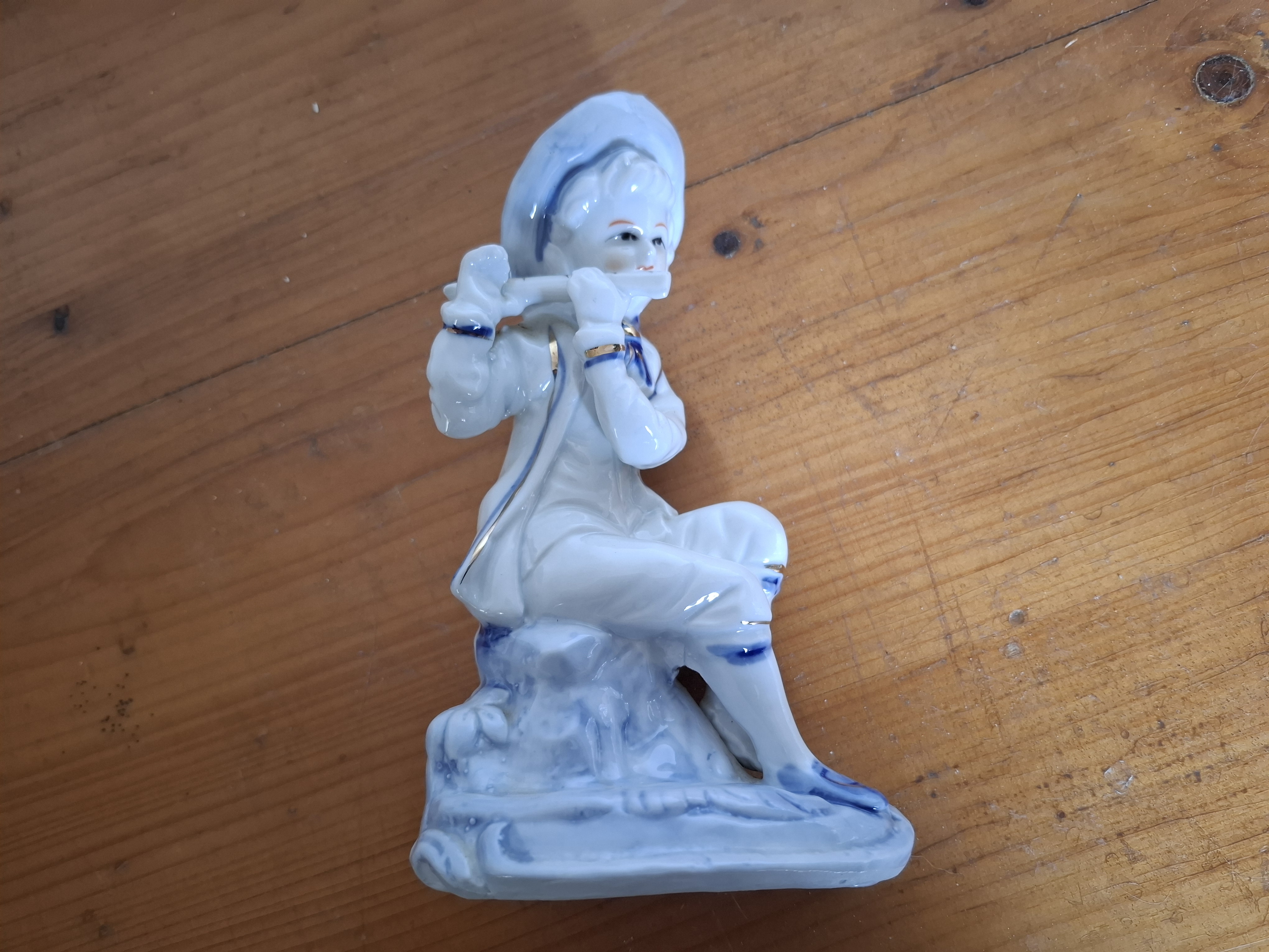 Porcelánová soška muzikant, 15x9cm