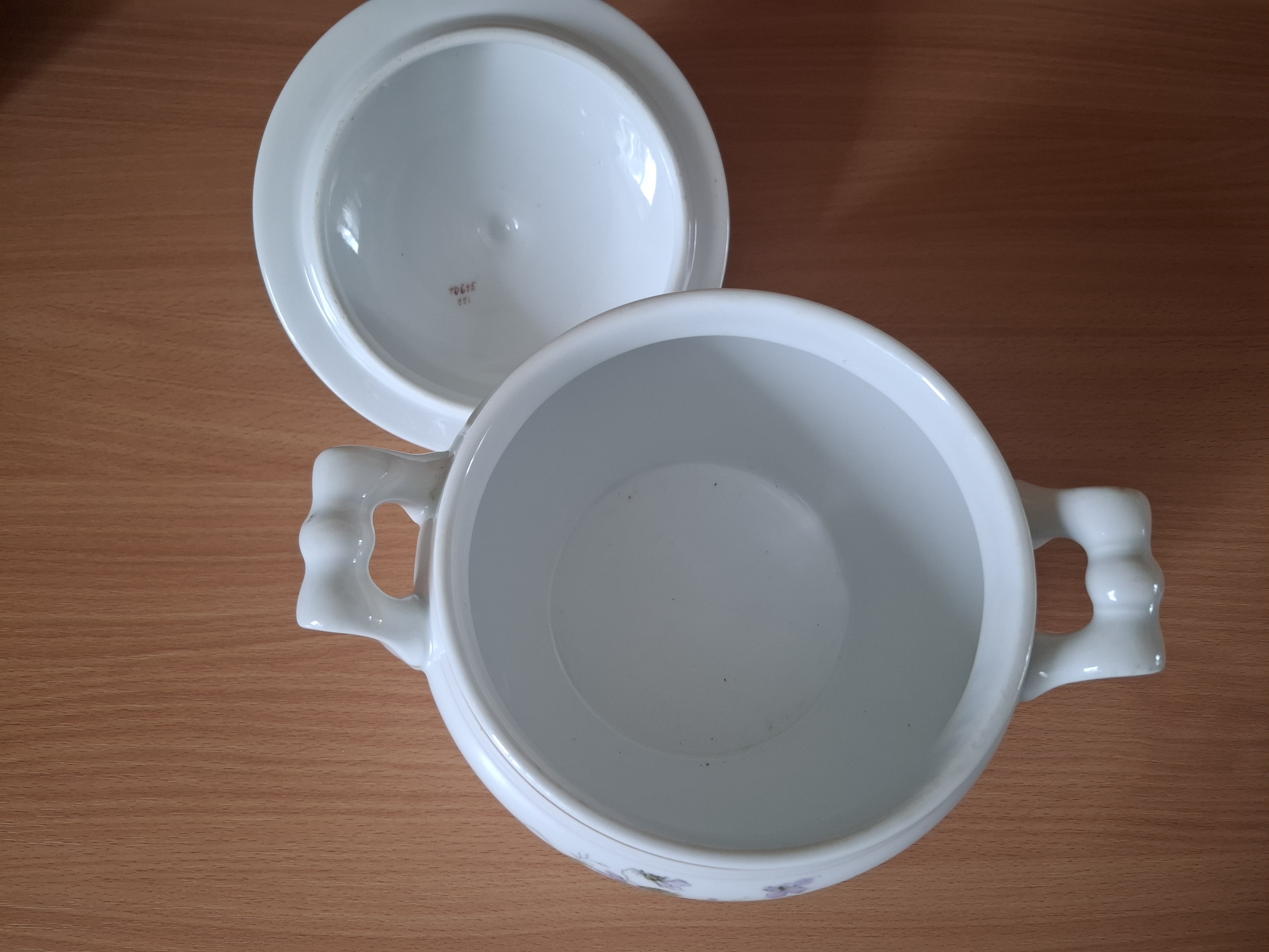 Terina, polévková mísa fialky zn. číslo 