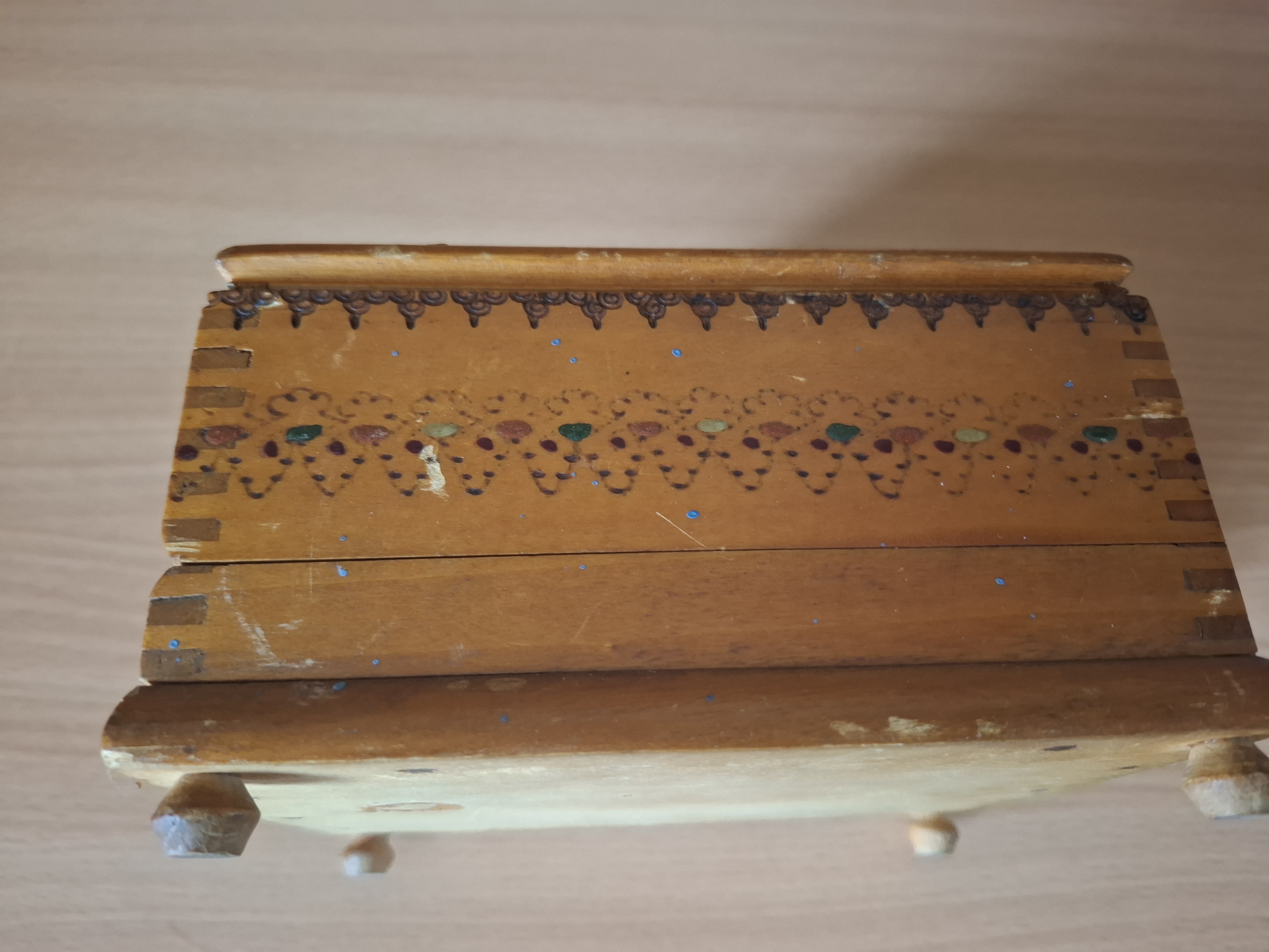 Retro dřevěný box na cigarety, tabatěrka 15x12x9cm