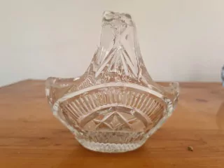 Košík, lisované sklo