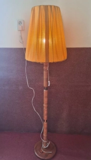 Retro lampa na postavení na zem, výška 154cm. ‼️ Pouze osobní odběr ‼️
