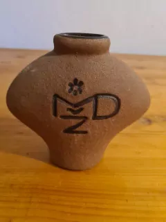 Keramika, váza MDŽ, výška 13cm 