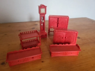 Retro plastový pokojíček pro panenky, červený 