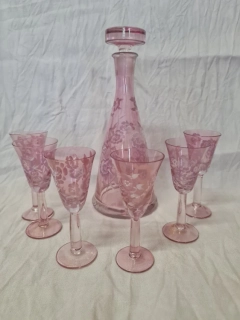 Skleněná souprava, karafa se zátkou a 6x štamprle, panák 