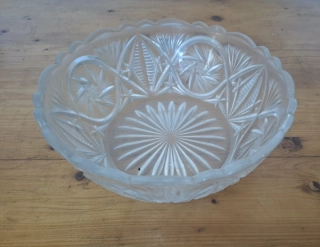 Retro mísa, lisované sklo, průměr 25cm, výška 10cm