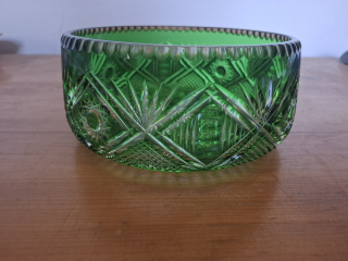 Broušená zelená mísa, Bohemia Czechoslovakia 