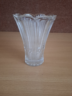 Retro váza, vázička, lisované sklo, výška 13cm, bez poškození 