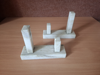 Mramorové stojany na fotky, bez skla, zn. Semerák, cena za oba kusy dohromady 