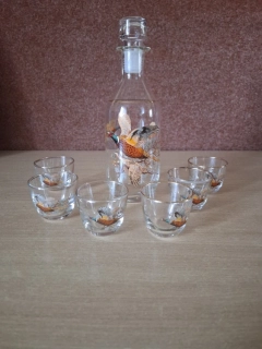 Krásná vintage karafa se šesti štamprlemi, dekor bažant, myslivost