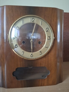 Starožitné nástěnné hodiny s klíčkem, funkční, Czechoslovakia 