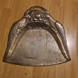 Starožitná lopatka, mosaz, papoušci, 22x22cm, značeno 