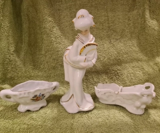 Socha, soška žena, Geisha, výška 19cm, bez značení + 2ks porcelánu zdarma 