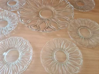 Talíře 6+1, průměr 31 a 16,5cm, cena za vše 