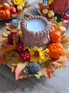 Dekorace, podzim, porcelánový hrníček se svícnem na jednu čajovou svíčku 